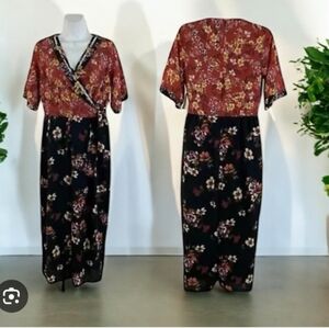 Roz & Ali Womens Size L Contrasting Floral Jumpsuit.  Rear Zipper, V-neck.